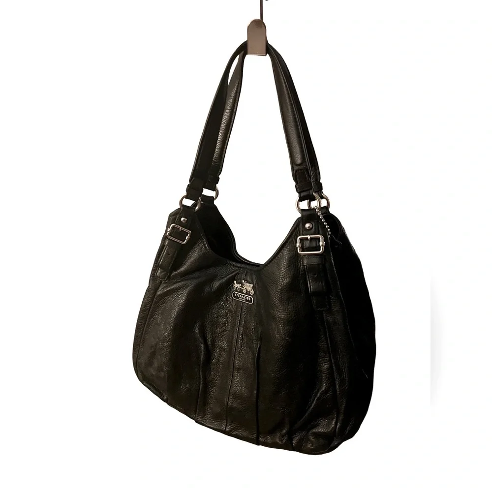 Coach Elegant Black Leather Shoulder Bag - Picture 4 of 10